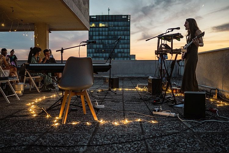 Sara Renar: Rooftop Sessions 2026.