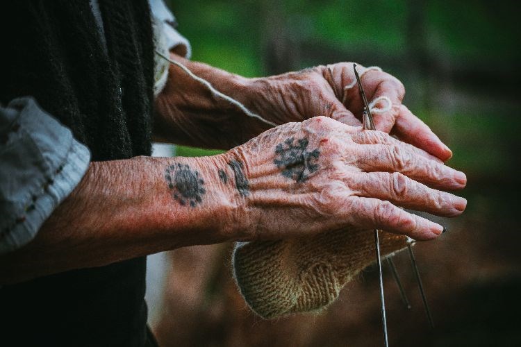 'Znamen na koži - tradicijska tetovaža žena Hrvatica katolkinja iz Bosne i Hercegovine'